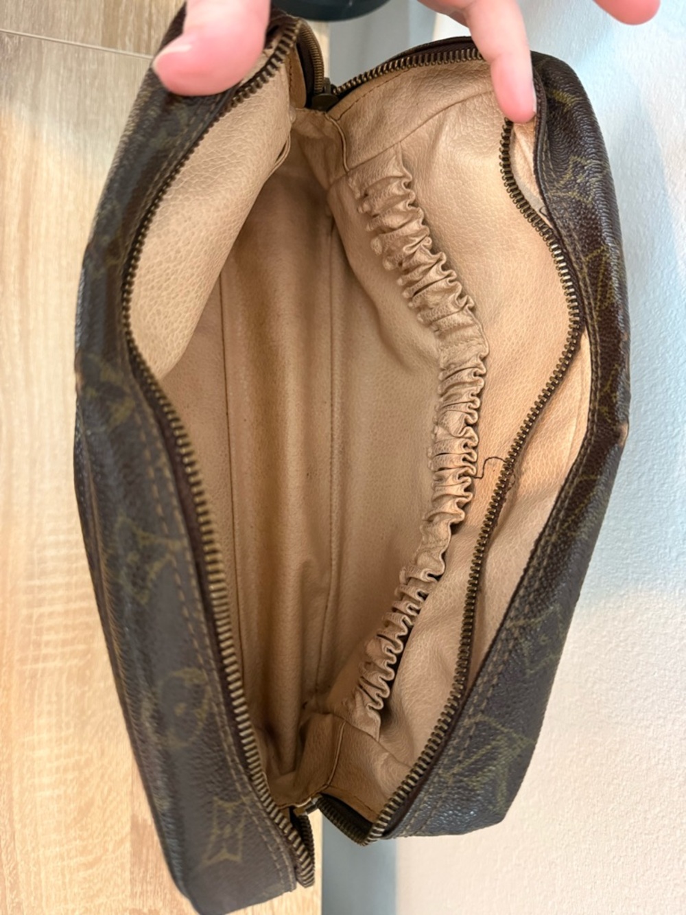 Louis Vuitton Monogram Trousse 28 toilette - Picture 7 of 12